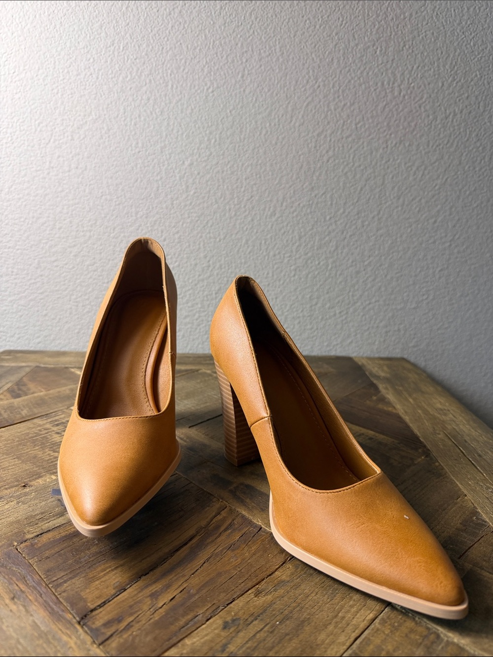 Size 7.5 Classic Tan Block Heel Pumps - Women's Dress Shoes